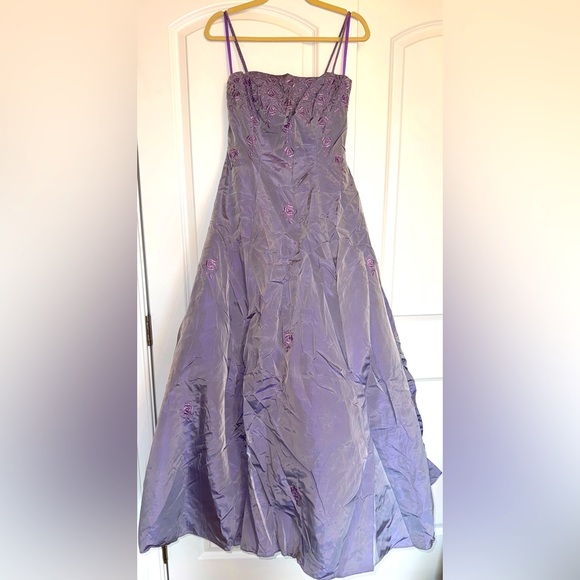 Mori Lee Purple Beaded Ball Gown EUC Floral Embroidered Lilac Lavender Formal - Picture 1 of 10